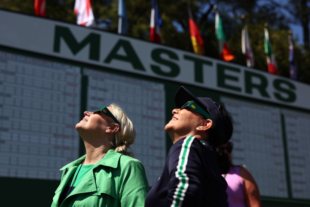  Patrons look on during the eclipse 